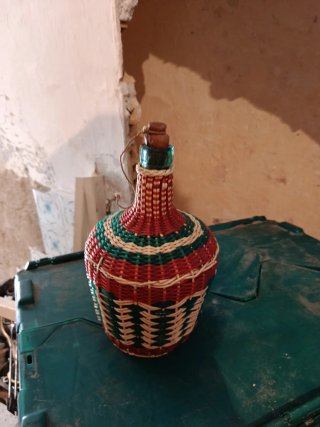 Garrafa antigua decorada