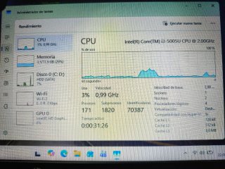 Portátil HP 250 con mancha en pantalla