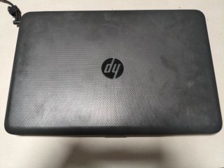 Portátil HP 250 con mancha en pantalla