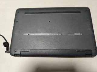 Portátil HP 250 con mancha en pantalla