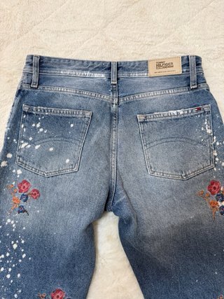 Pantalones vaqueros Tommy Hilfiger bordados