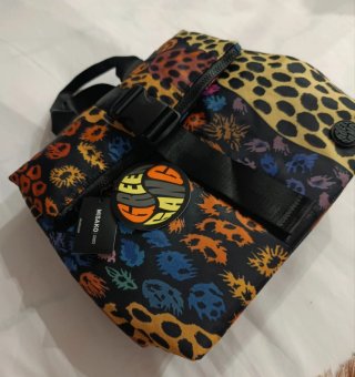 Mochila Misako Multicolor Estampada. Con etiqueta