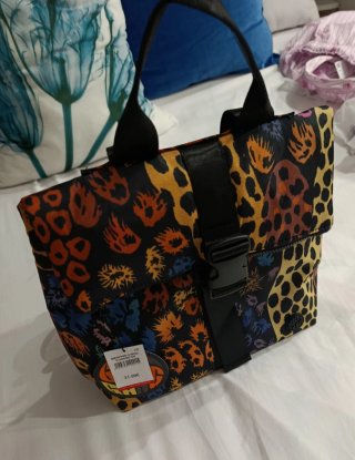 Mochila Misako Multicolor Estampada. Con etiqueta