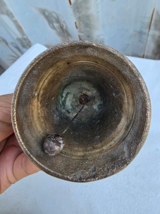Campana antigua de bronce + Herraduras