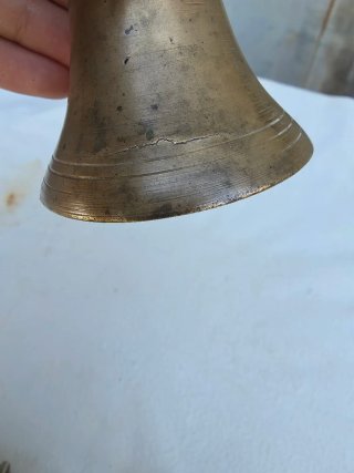 Campana antigua de bronce + Herraduras