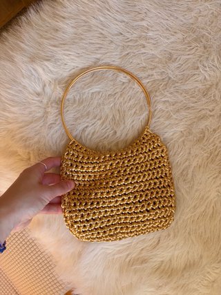 Bolso dorado usado solo 1 dia