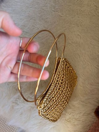 Bolso dorado usado solo 1 dia