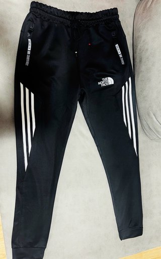 Pantalón  Chandal Tipo Jogger “The North Face”.