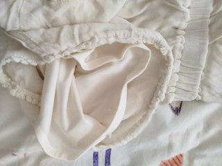 Mono corto beige con tirantes