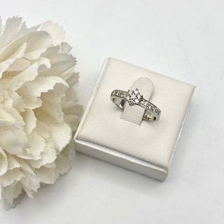 Anillo de oro 18kt con diamantes