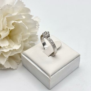 Anillo de oro 18kt con diamantes