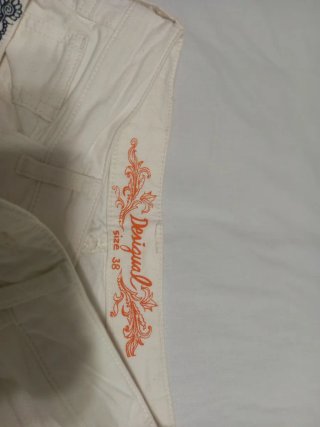 Vaqueros pitillo blancos con mandalas