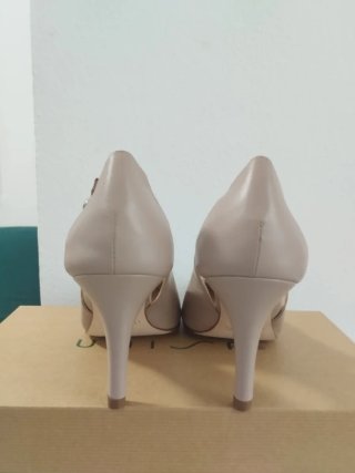 Zapatos de tacón Unisa rosas nuevos