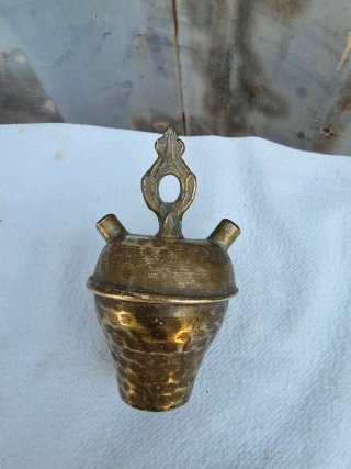 Botijo antiguo de bronce