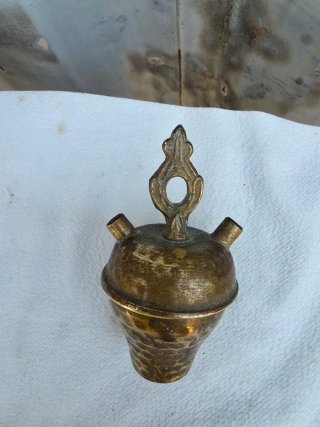 Botijo antiguo de bronce