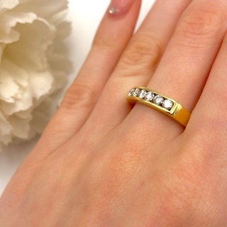 Anillo de oro 18kt con diamantes