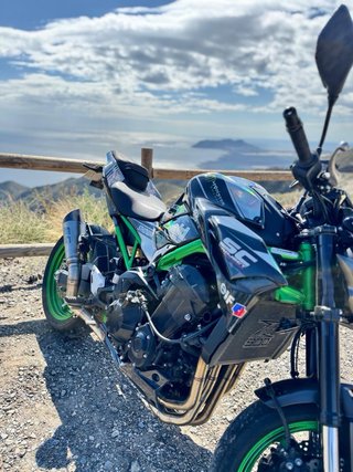 Kawasaki Z 900 Negra y Verde