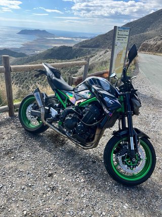 Kawasaki Z 900 Negra y Verde