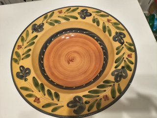 Piatto decorato a mano