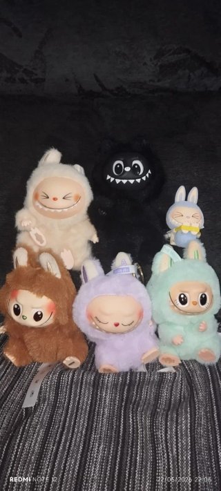 5 Labubu de colores