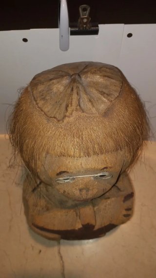 Figura artesanal de coco