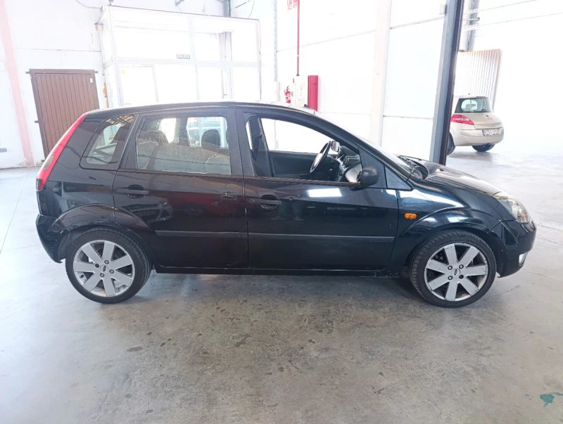 Ford Fiesta 2004, foto 4