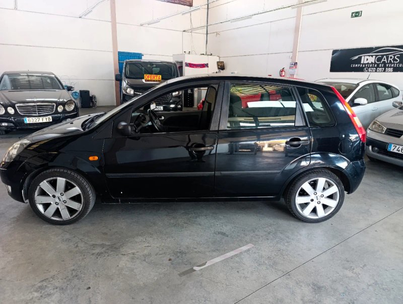 Ford Fiesta 2004, foto 2