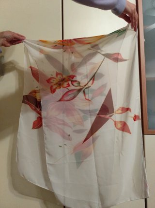 Sciarpa floreale bianca e multicolore