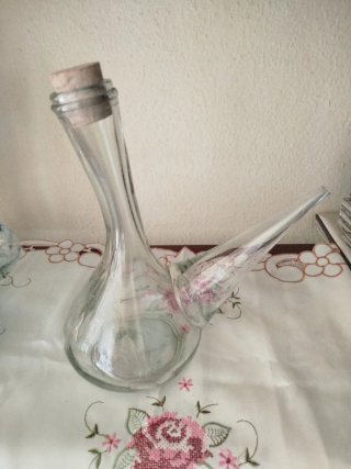 Brocche di vino in vetro con tappo
