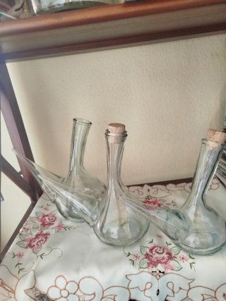 Brocche di vino in vetro con tappo
