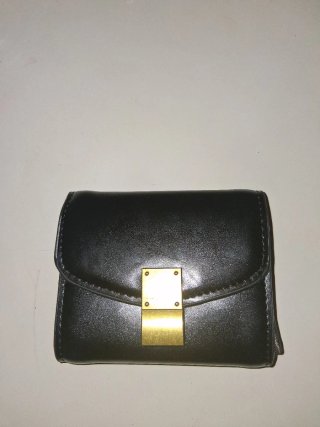 Cartera Tarjetero Negro con Detalle Dorado