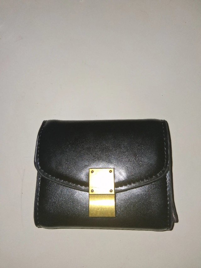 Cartera Tarjetero Negro con Detalle Dorado