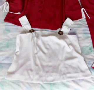 Elegante traje femenino de tres piezas