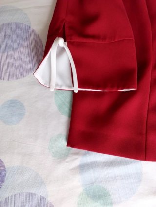 Elegante traje femenino de tres piezas