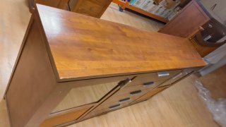 Aparador y vitrina de madera maciza para salón