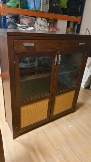Aparador y vitrina de madera maciza para salón