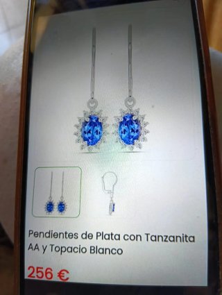 Pendientes azules con detalles plateados