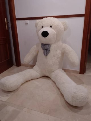 Oso de peluche gigante blanco.