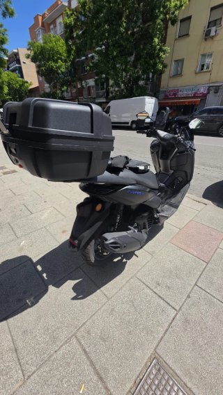 Yamaha NMAX 125 Negra y Azul año 2025 9mil km