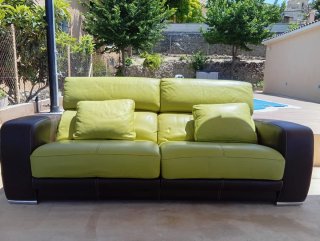 Sofá de piel 2,30m marrón y verde. Extensible