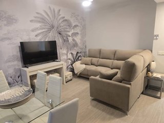Apto. con piscina, solárium y cerca de la playa.