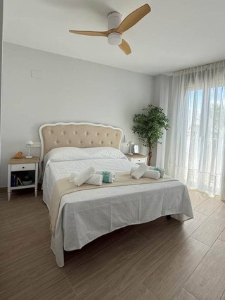 Apto. con piscina, solárium y cerca de la playa.