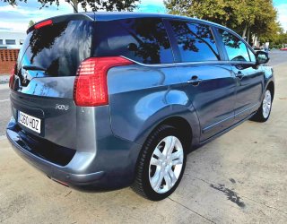 Peugeot 5008 2011