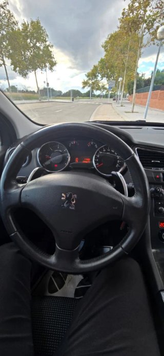 Peugeot 5008 2011