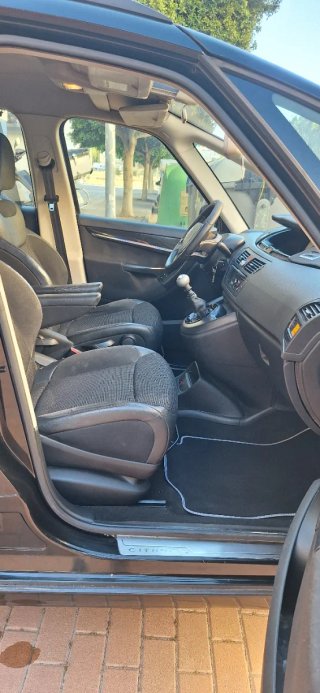 Citroen Grand C4 Picasso 2011