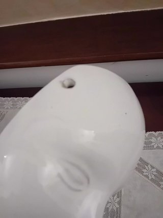 Maschera in ceramica bianca
