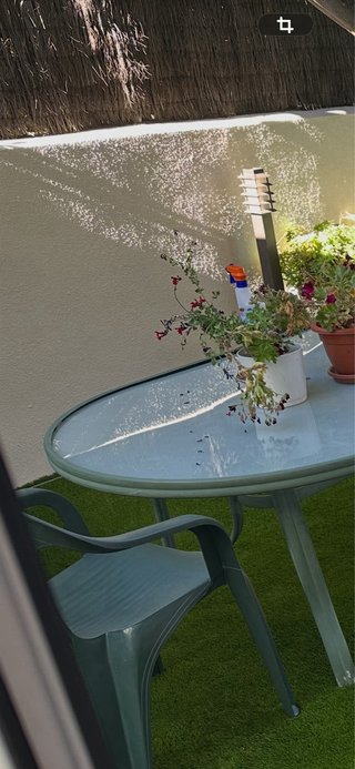 Tavolo da giardino ovale in vetro e metallo