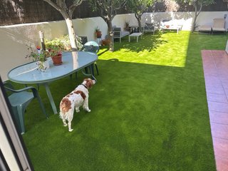 Tavolo da giardino ovale in vetro e metallo