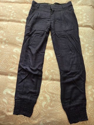 Tres Pantalones Stradivarius.