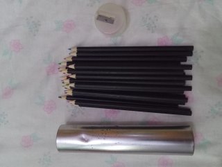 Set di matite colorate con temperino incluso